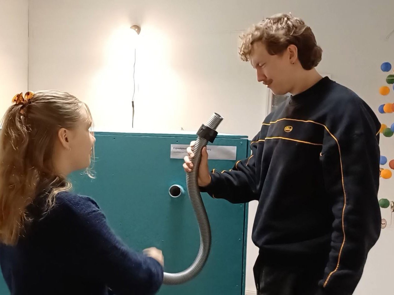 taidenäyttely-pakohuone-vekotin