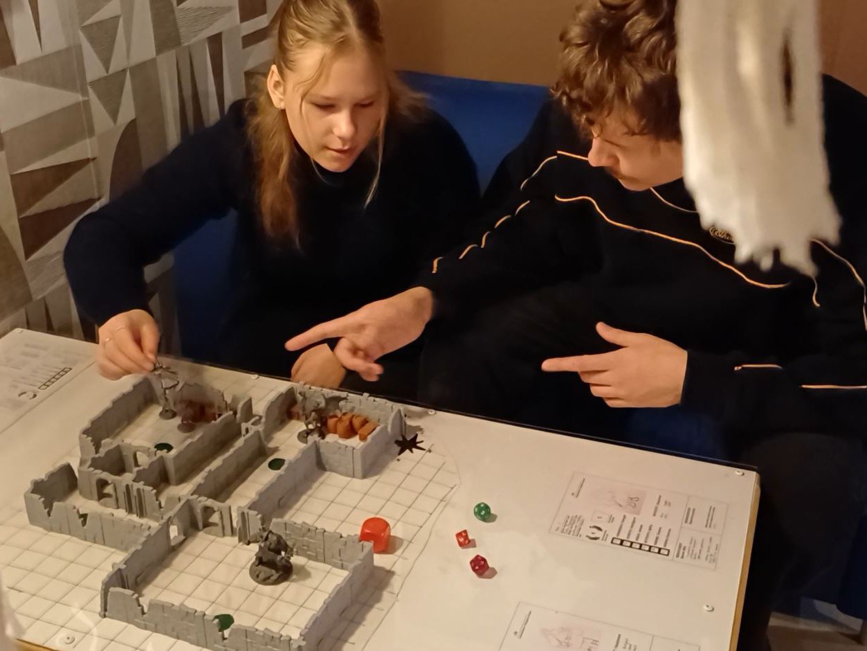 villea-odottaessa-pakohuone-pelilauta-1